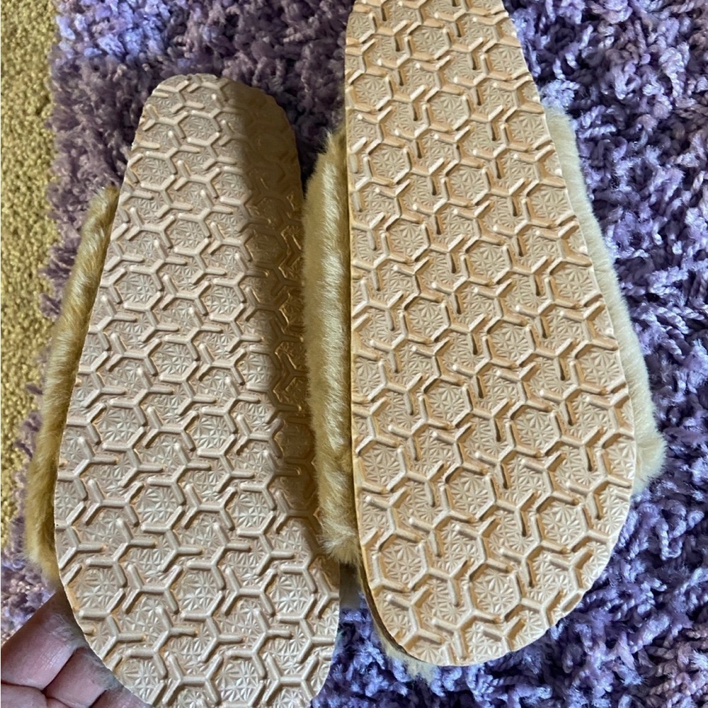 NWOT Size 9 Women’s Taupe Faux Slides - Picture 8 of 9
